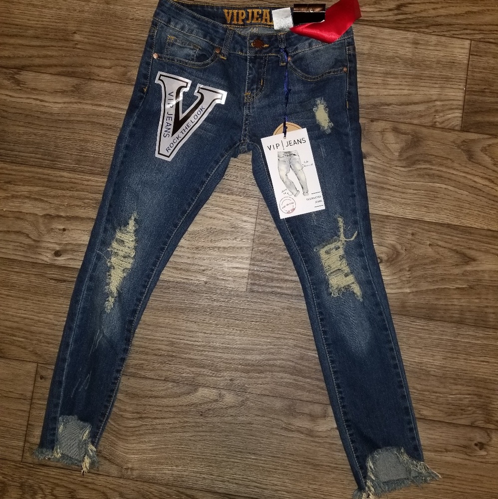 Distressed skinny jeans